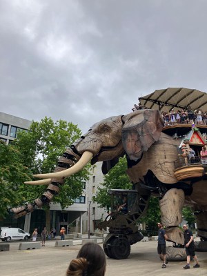 Mechanical elephant