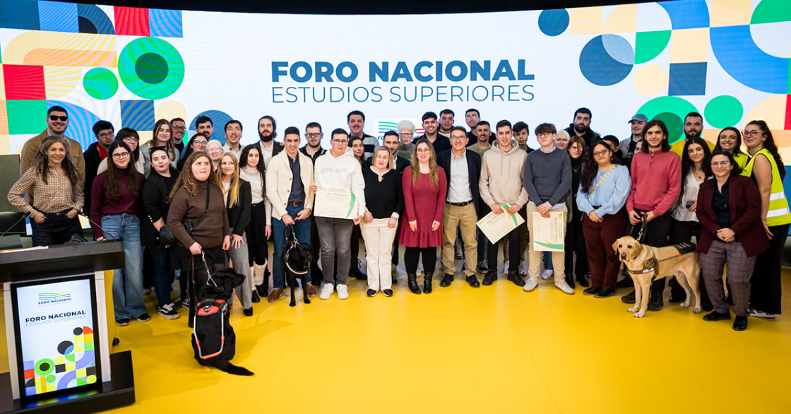 Picture of all the participants and staff of the National Forum